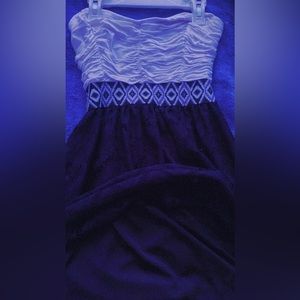 Cute nice sexy dress  goes  up to your knees or a little bit short